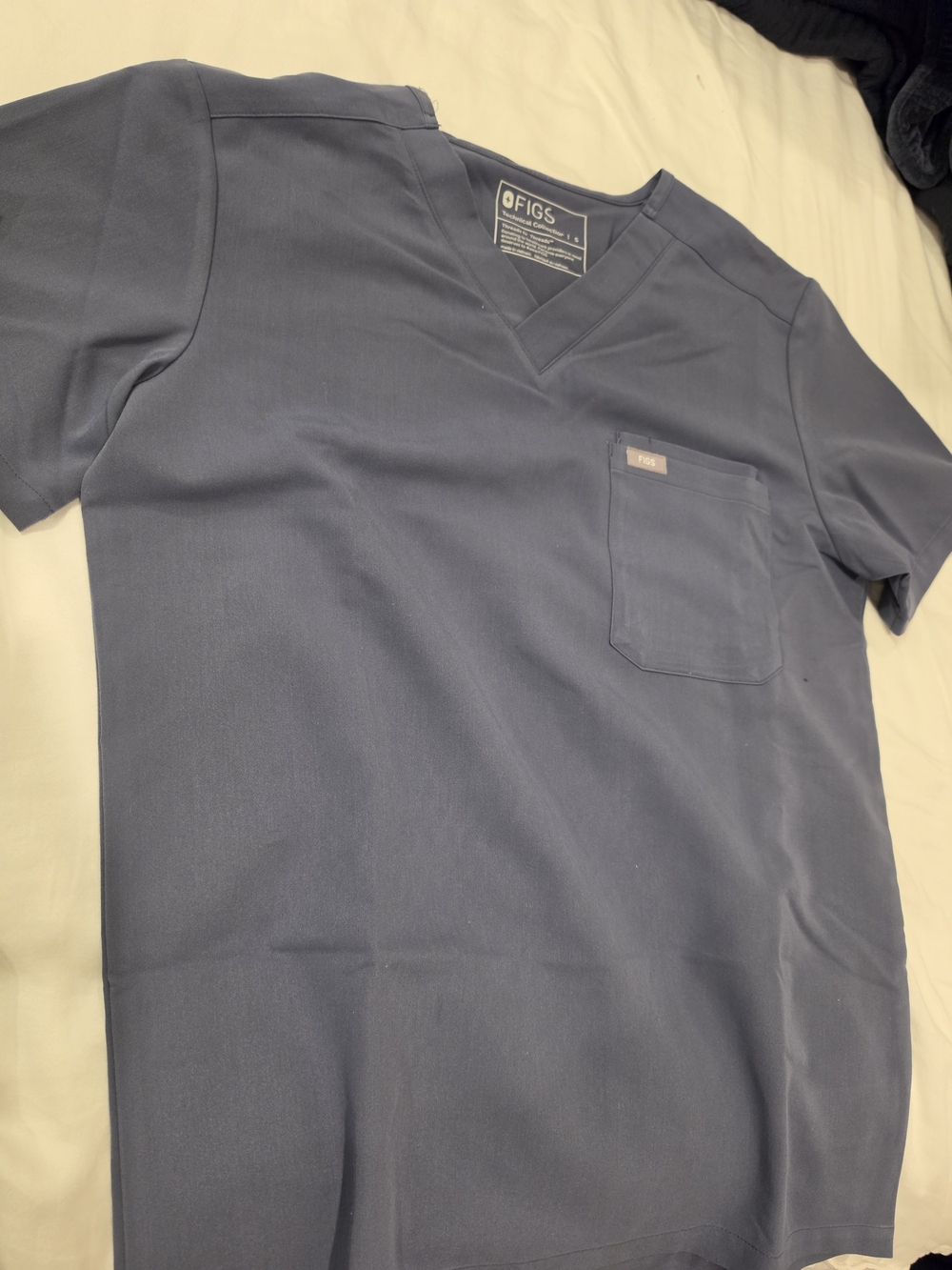 FIGS Men’s V-Neck Scrub Top And Jogger Pants